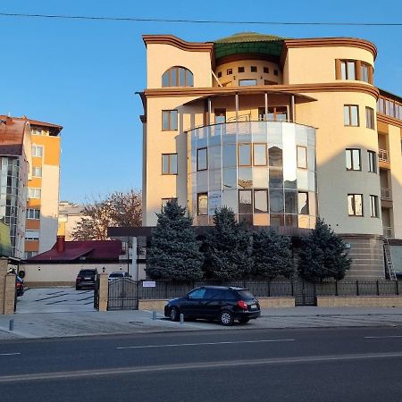 Acaem Hotel Chisinau Exterior photo